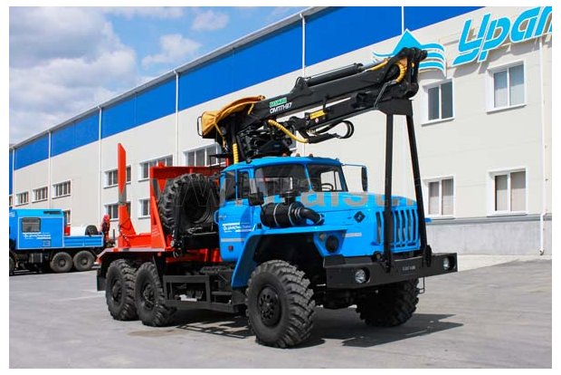 Лесовозный тягачУрал  43204-70 с гидроманипулятором ОМТЛ-97