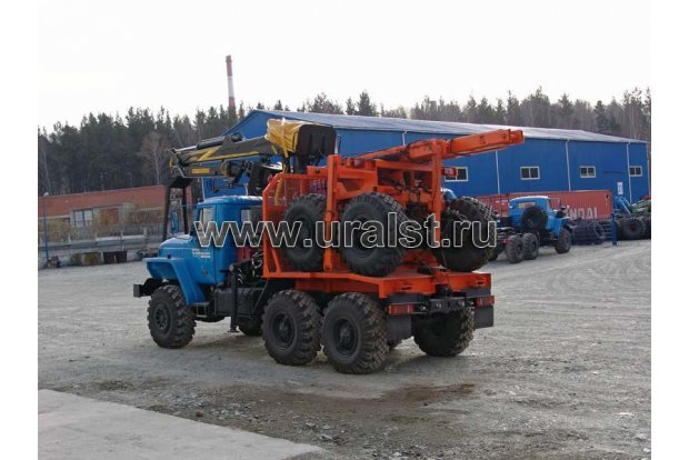 Автопоезд лесовозный с гидроманипулятором