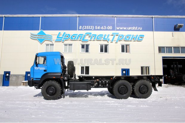 Автомобиль контейнеровоз Урал 63701М-1951