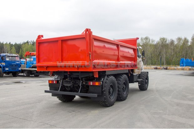 Самосвальная навеска с трехсторонней разгрузкой 11 куб. м