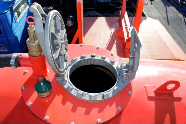 Дополнительный люк CIVACON горловины цистерны