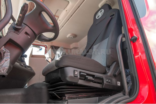 Сиденье водителя регулируемое на пневмоподвеске