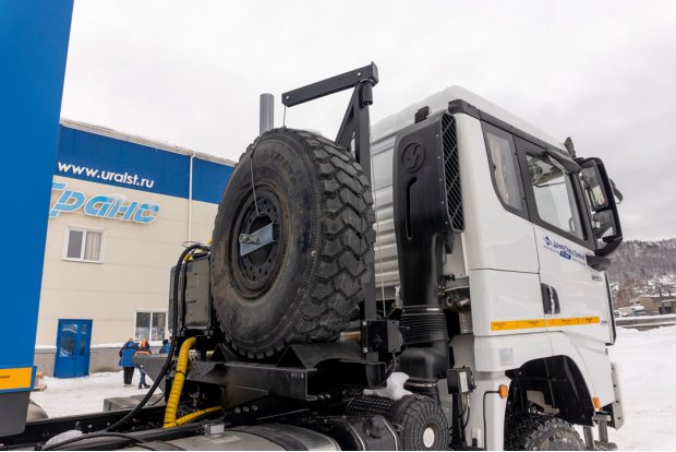 Держатель запасного колеса