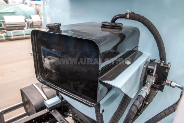 Бак гидросистемы привода насоса