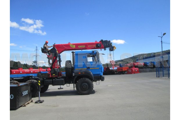 Кран-манипулятор ИТ-200 (тросовый) над кабиной