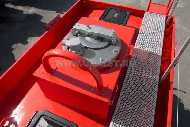 Заливная горловина цистерны