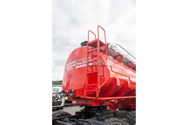 Лестница на площадку обслуживания