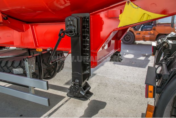 Опорное устройство с двумя телескопическими секциями