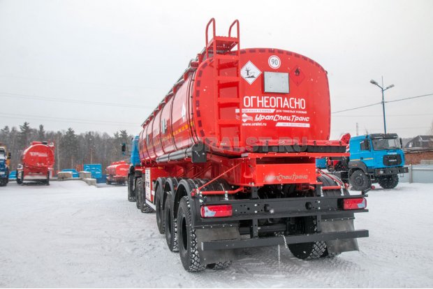 Лестница на площадку обслуживания