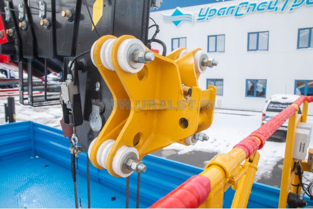 Место крепления корзины для людей