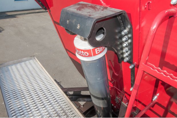 Крепление гидроцилиндра