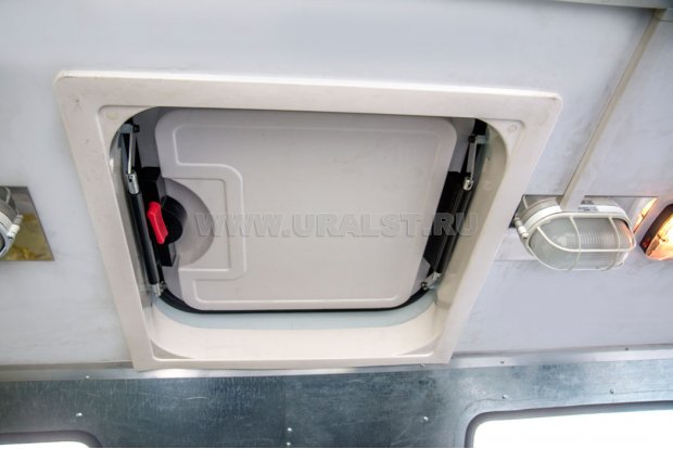 Люк аварийно-вентиляционный