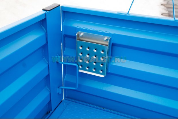 Ступенька для подъема на бортовую платформу