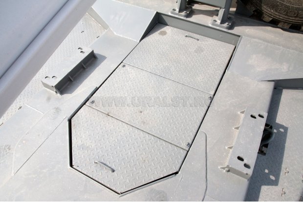 Ниши для транспортировки и хранения принадлежностей