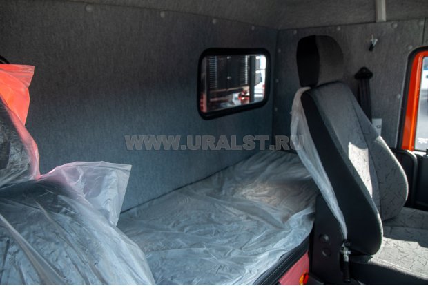 Спальное место в кабине водителя