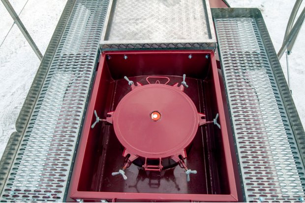 Заливная горловина цистерны