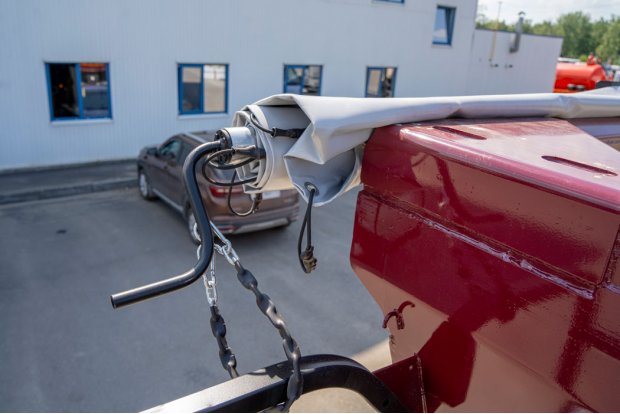 Механизм сматывания тента кузова