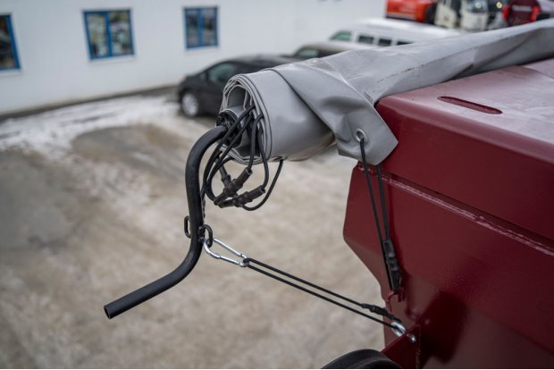 Механизм сматывания тента кузова