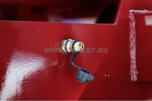 Штуцер подкачки колес