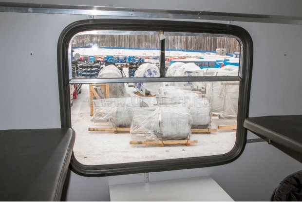 Окно грузопассажирского автомобиля