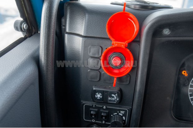 Кнопка отключения массы в кабине водителя