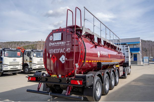 Лестница для подъема на площадку обслуживания цистерны