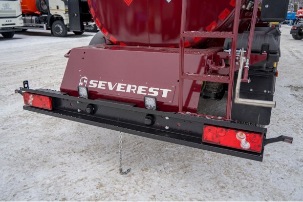 Заднее защитное устройство