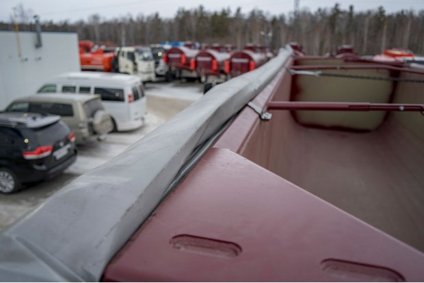 Механизм сматывания тента кузова