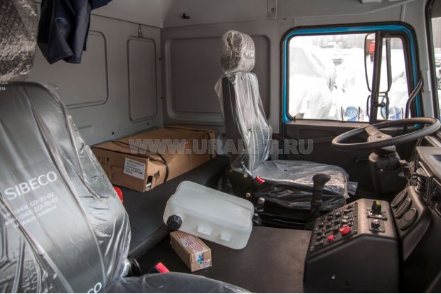 Кабина водителя автомобиля Урал маслостанция 5557-82М