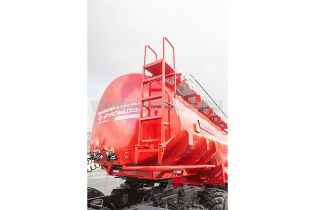 Лестница на площадку обслуживания