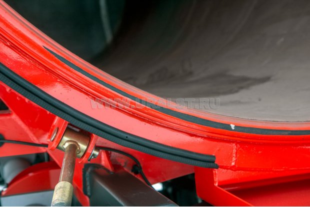 Уплотнители на узлах примыкания закрывающегося днища