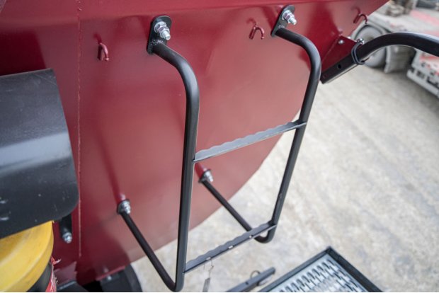 Лестница для подъма в кузов самосвальной платформы