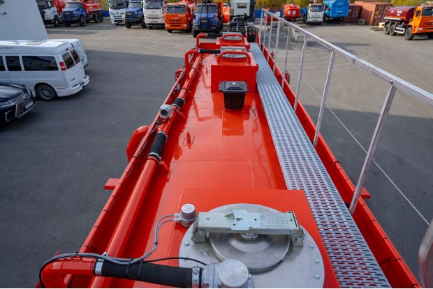 Площадка обслуживания заливных горловин