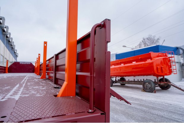 Поручень для подъема на бортовую платформу