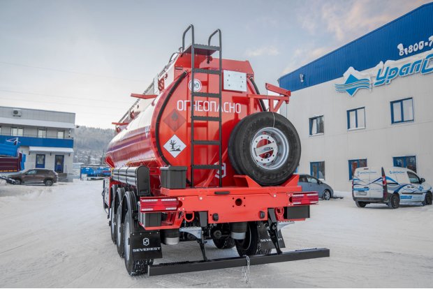 Лестница для подъема на площадку обслуживания