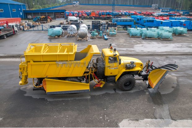 Автомобиль специализированный для содержания дорог Тройка 2000-15 Урал 55571-72