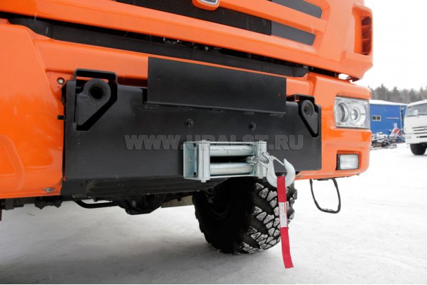 Лебедка Warn Tabor 12K (24V) на автомобиле Камаз