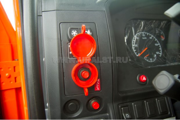 Кнопка отключения массы в кабине