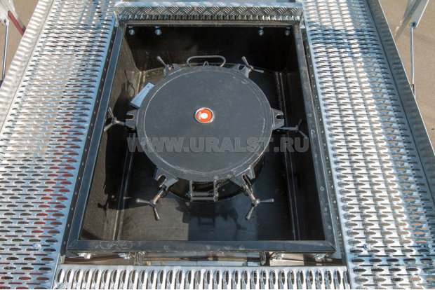 Заливная горловина цистерны