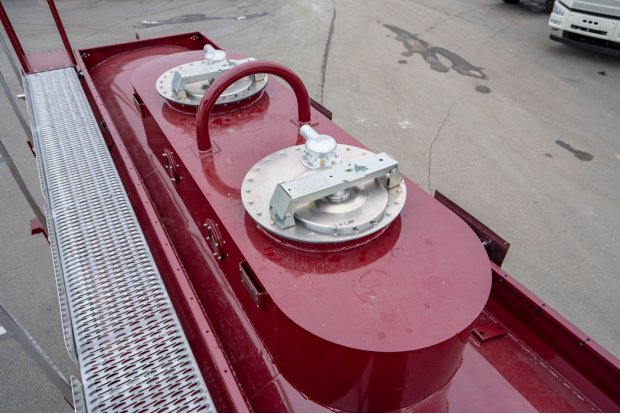 Заливная горловина цистерны