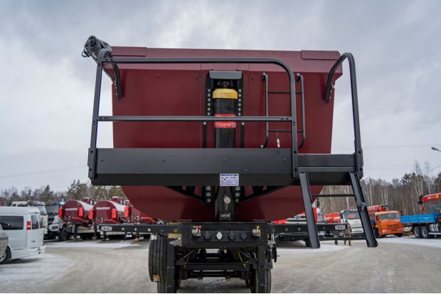 Площадка обслуживания со складной лестницей