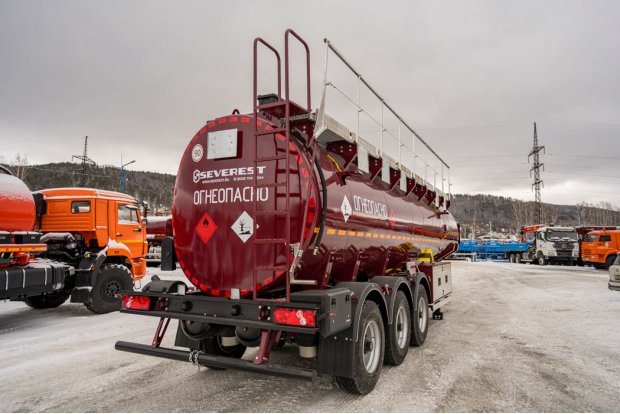 Лестница для подъема на площадку обслуживания