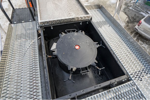 Заливная горловина цистерны