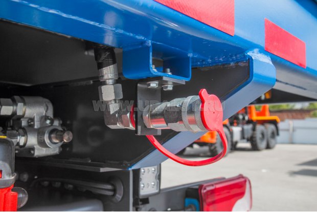 Гидровывод для управления самосвальной установкой прицепа 