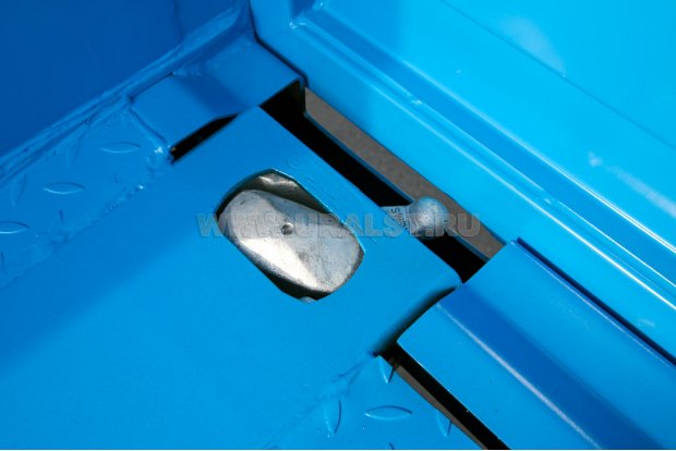 Фитинги для фиксации перевозимых контейнеров (опция)