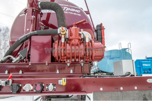 Разъемы для соединения электросистемы и пневмосистемы полуприцепа и тягача