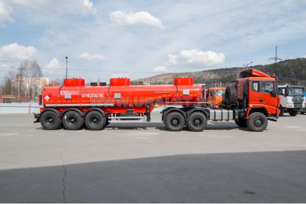 Седельный тягач SHACMAN (ШАКМАН) SX42586V385 + Полуприцеп цистерна ППЦ 26-32-3Н