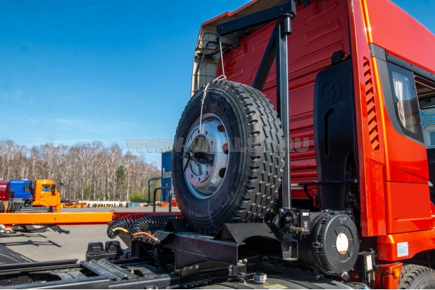 Держатель запасного колеса с укосиной