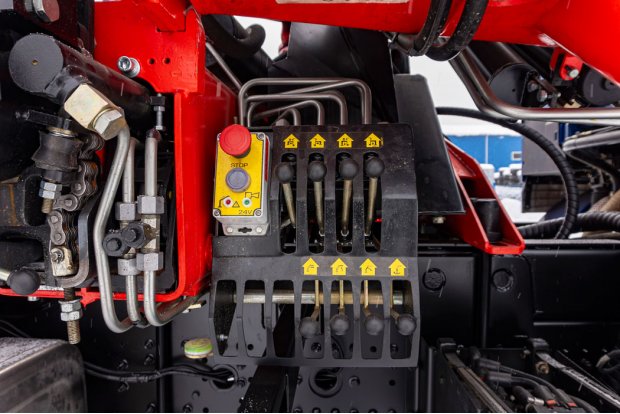 Пульт управления опорами КМУ