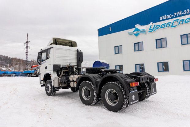 Тягач SHACMAN (ШАКМАН) SX42586V385 6х6 шины 315/80R22.5 ССУ 3,5